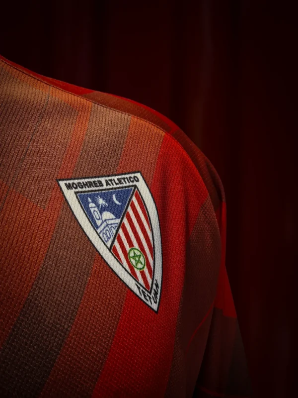 Moghreb Atlético Tetuán red training shirt