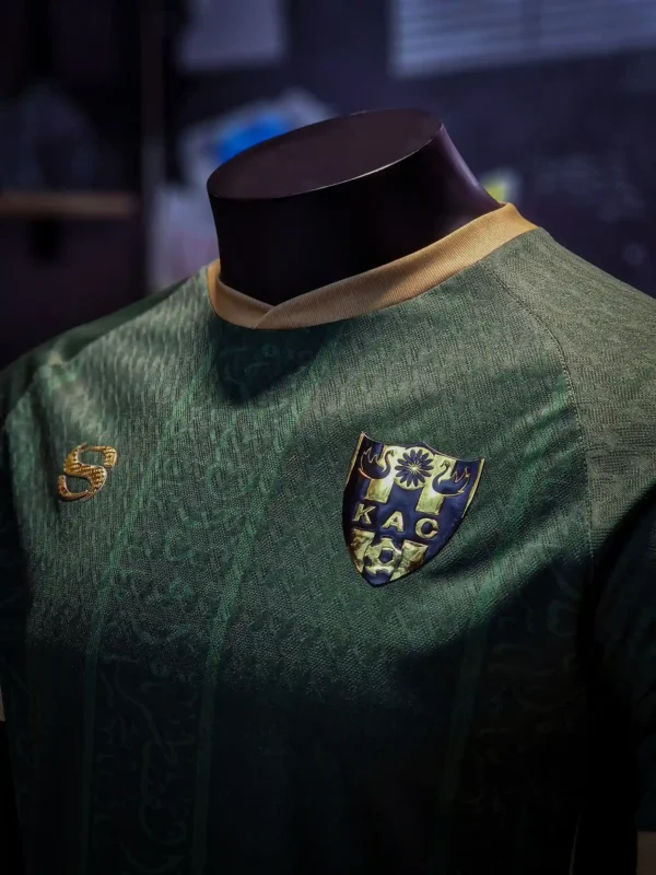 Le Nouveau Maillot du KAC Doré et Vert L’Édition Royale 2025